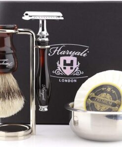 Haryali London Maquinilla de afeitar de seguridad de doble filo con cepillo de pelo de tejón de punta plateada, soporte, jabón y kit de afeitado para hombre, juego de regalo perfecto de Año Nuevo